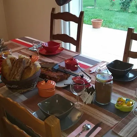 ゲストハウス D'hotes Les Maisses 3*